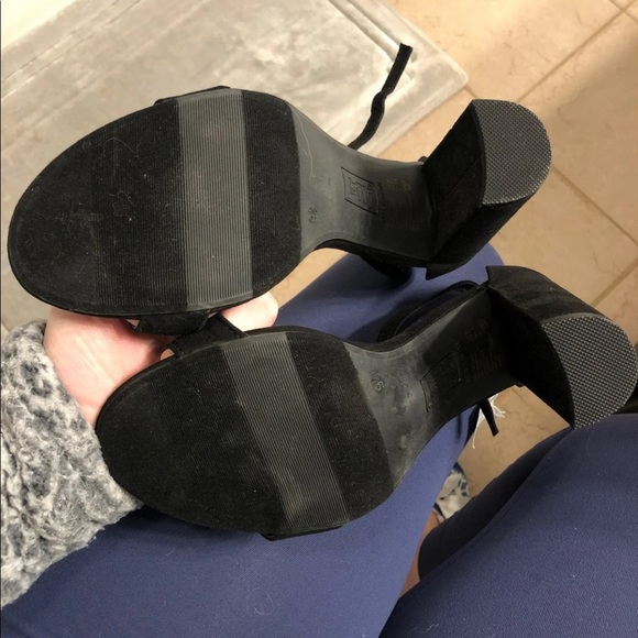 Black strappy heels - Picture 3 of 4